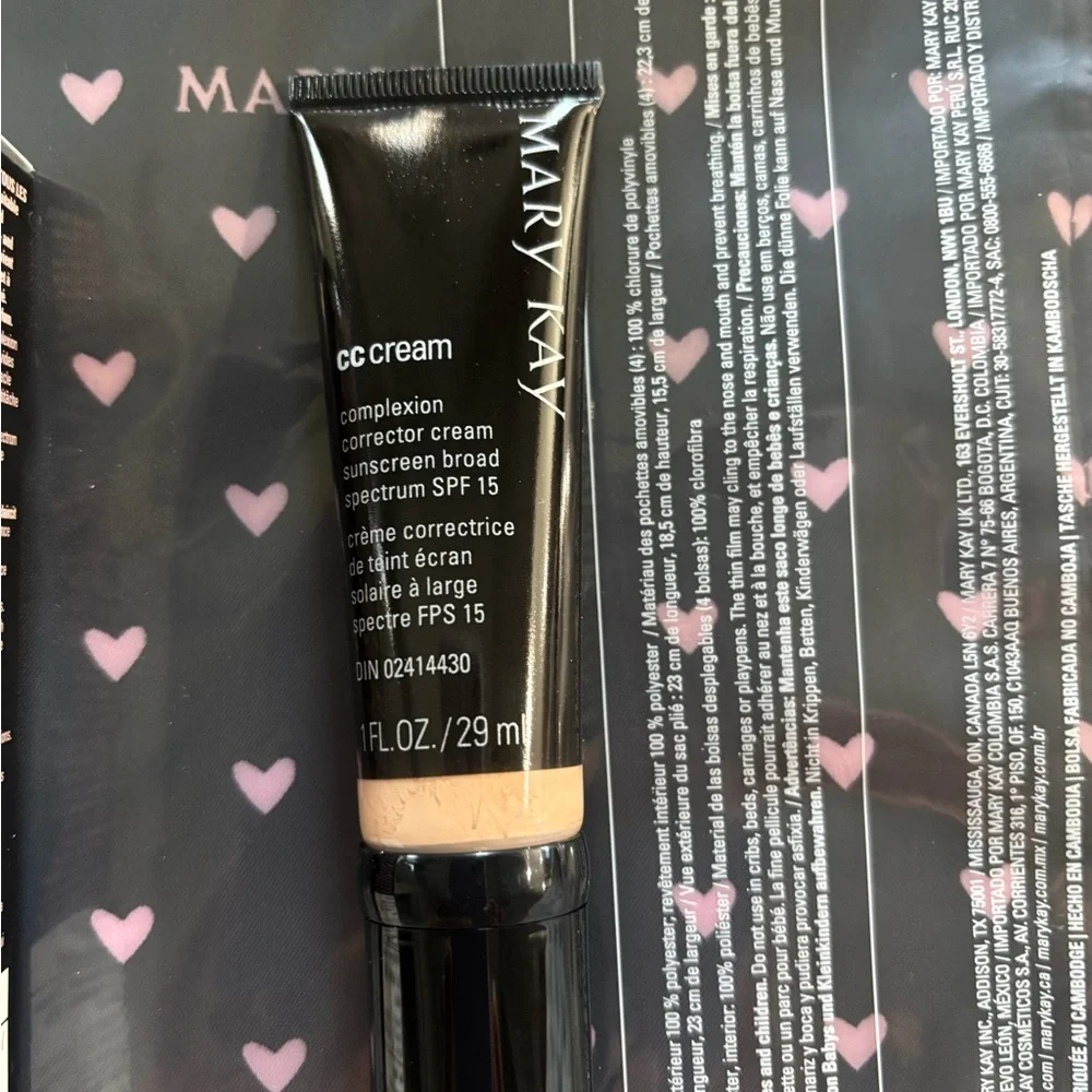 Mary Kay CC Cream - Broad Spectrum SPF 15 - Light Beige - Picture 2 of 3